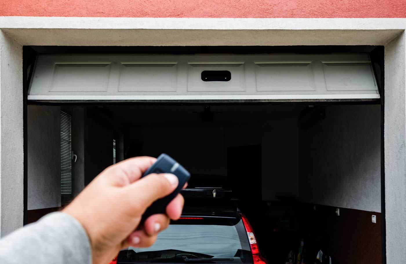 Réparer la motorisation d’une porte de garage : les solutions !